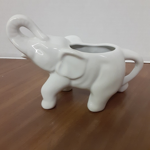 Home Essentials Other - Home Essentials White Elephant Pourer Milk Creamer Ceramic